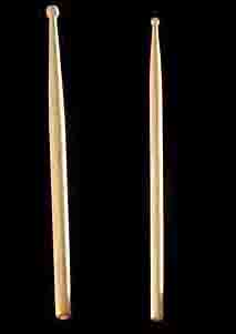 Two wooden drumsticks, one on the left with a round tip and one on the right with a more pointed tip, set against a dark background, illustrating instruments for a Wirbeltrommel or Rührtrommel.
